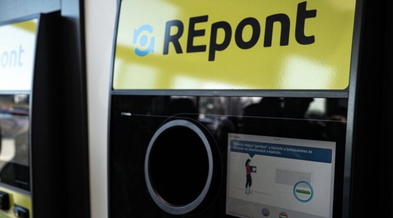 REpont automata kijelzője és bedobónyílása közelről