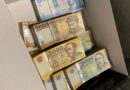 Nagy összegű forint bankjegykötegek egy dobozban