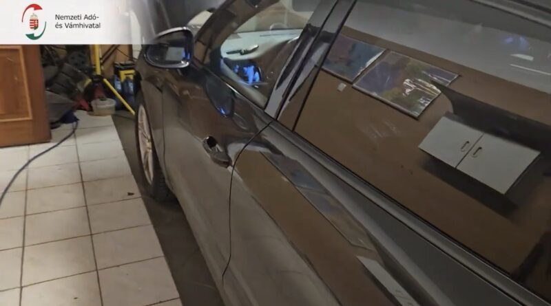 Rendszám nélküli autó egy nyírségi ingatlan garázsában