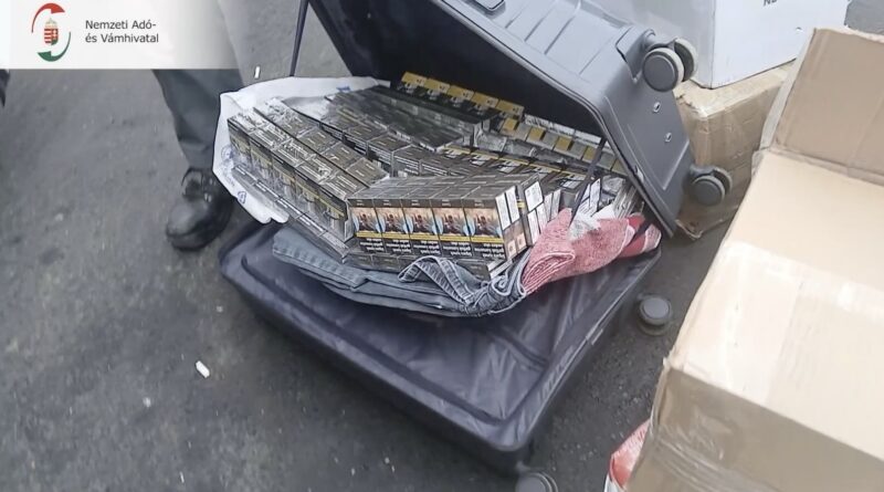 Cigarettával teli bőrönd NAV ellenőrzés során