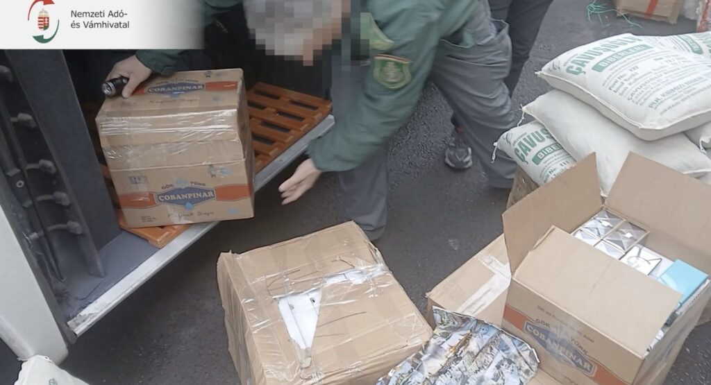 Kartondobozokból előkerült parfümök NAV ellenőrzés során