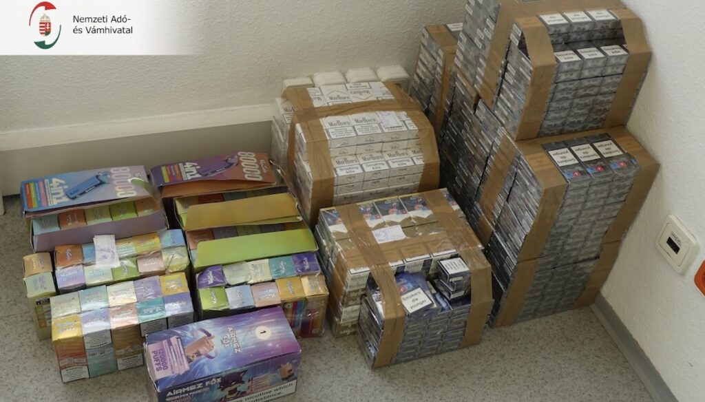 Lefoglalt cigaretták és e-cigaretták nagy mennyiségben a NAV raktárában