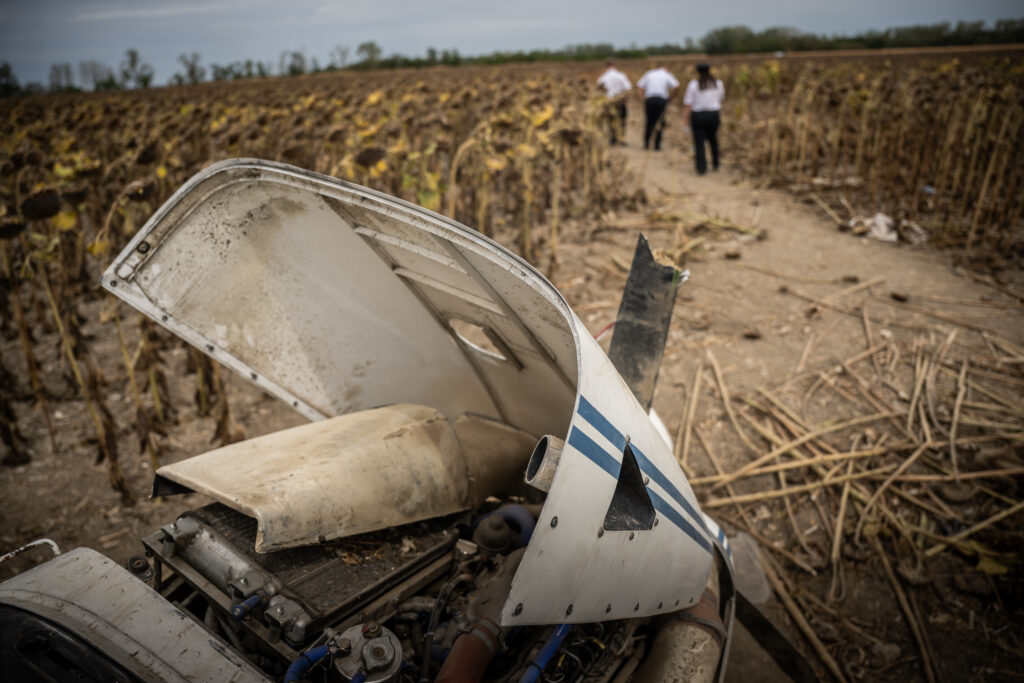 A Gerjennél kényszerleszállást végrehajtó Cessna 172 sérült részlete