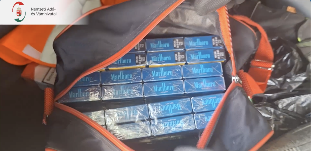 Zárjegy nélküli cigaretták a NAV által átvizsgált autóban
