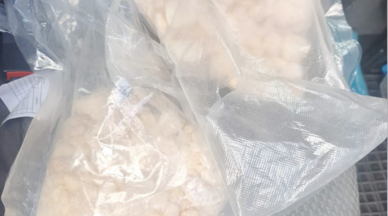 Több mint 1,8 kilogramm kábítószergyanús kristályos anyag két csomagban